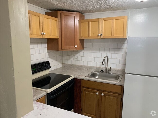 Building Photo - Recently updated Reading City 2 bedroom to... Rental