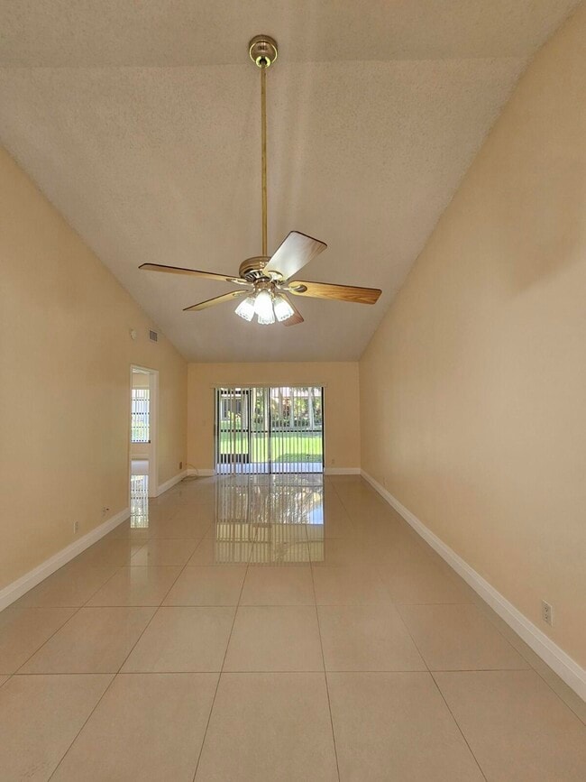 Photo - 480 Hardwood Pl