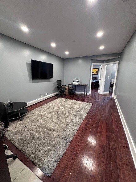 Photo - 387 Van Brunt St