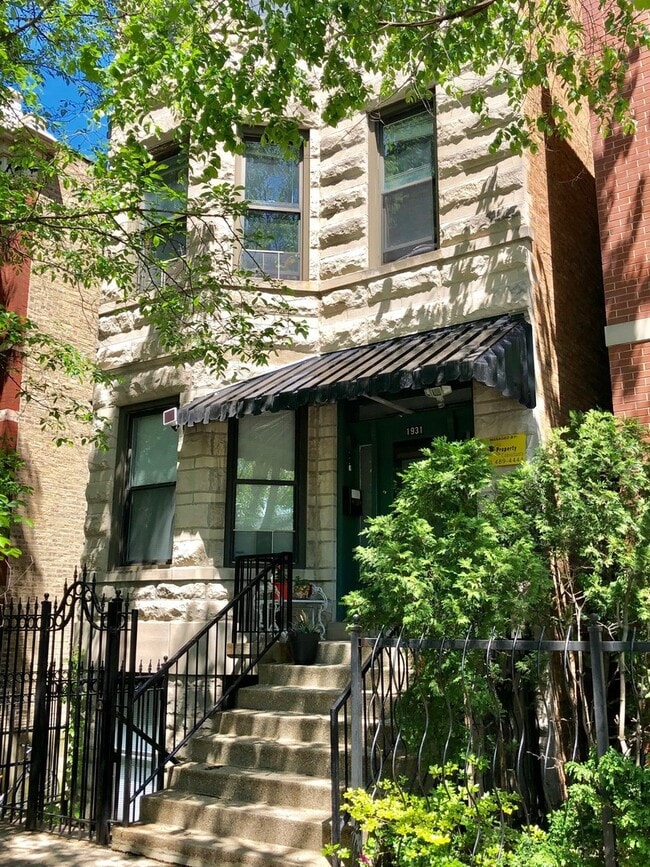 Building Photo - 1931 N Hoyne Ave Unit 1