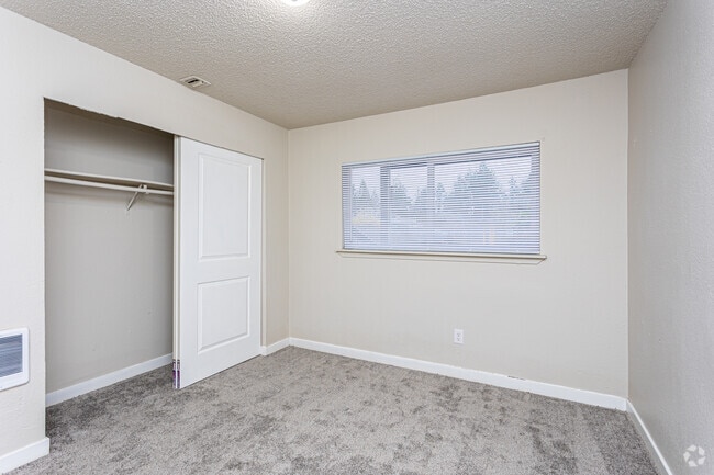 2BR, 1BA - 730SF