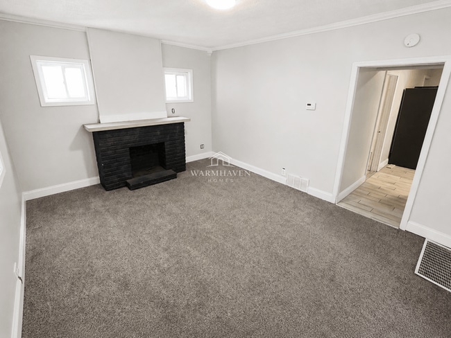 Photo - 885 Brown St