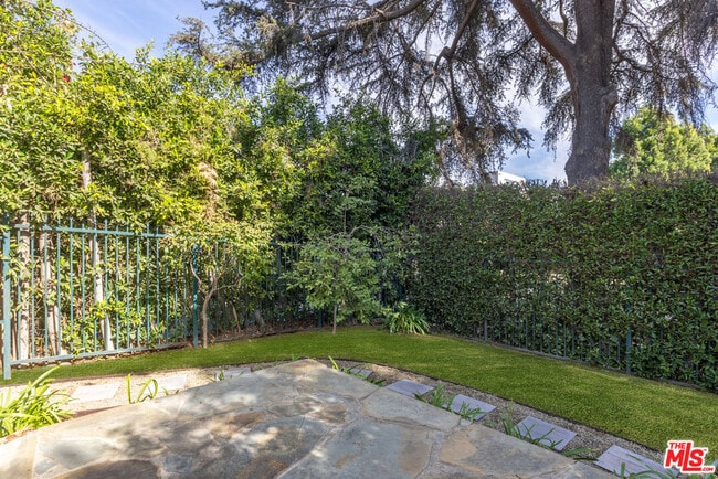 Photo - 1557 N Stanley Ave