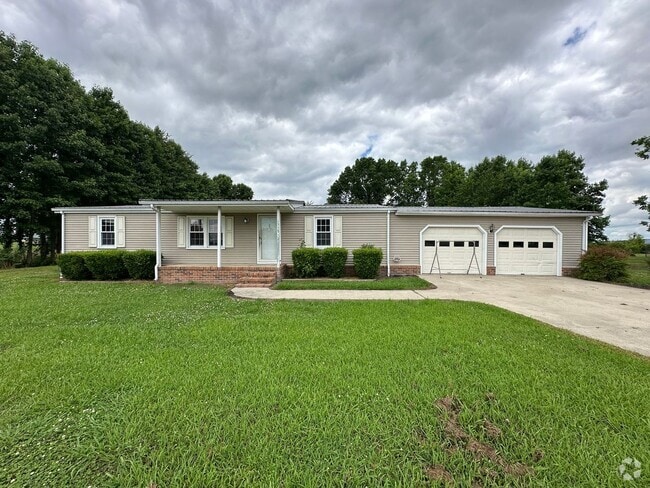 Building Photo - Inviting 3 Bedroom - 2 Bath Home with Lots...