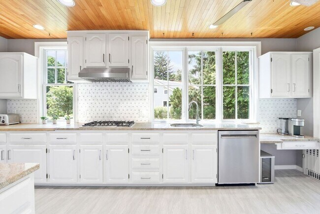 Photo - 186 Woodward St