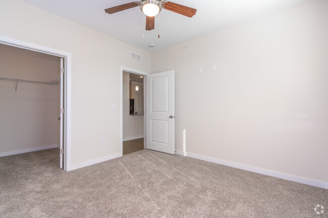 1BR, 1BA - 688SF - Primary Bedroom