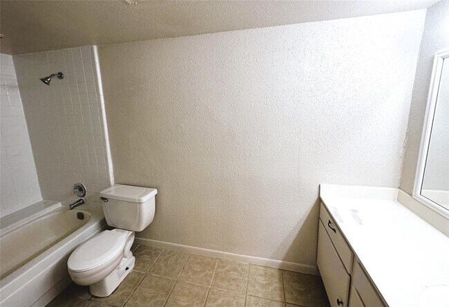 Photo - 2820 S Bartell Dr Unit 2