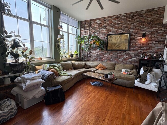 Building Photo - 240 Heath St Unit 240 Heath St., #PH8 Rental