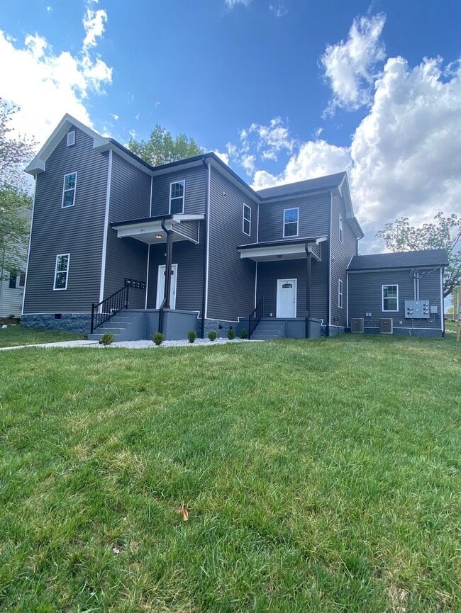 Building Photo - 1 Bed/1 Bath Apartment (Upstairs) Unit D