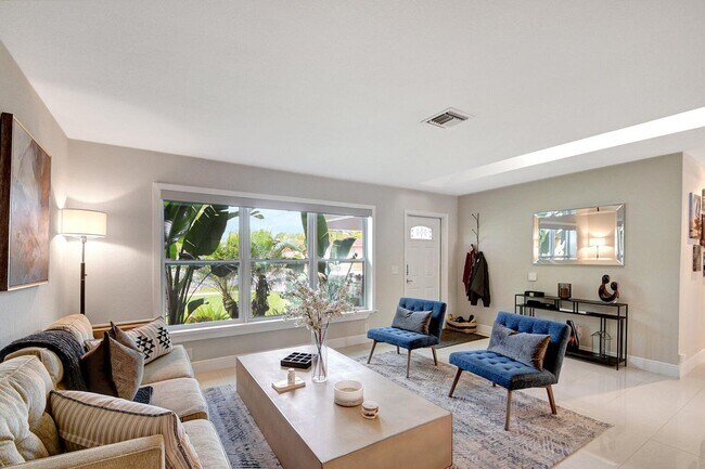 Photo - 702 Grove St