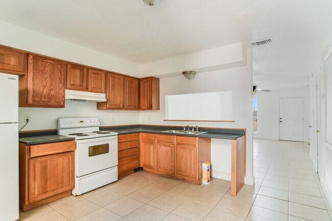 Photo - 10821 Roger Dr