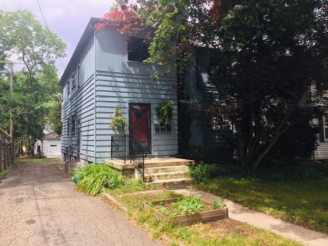 Photo - 1614 Ferndale Pl