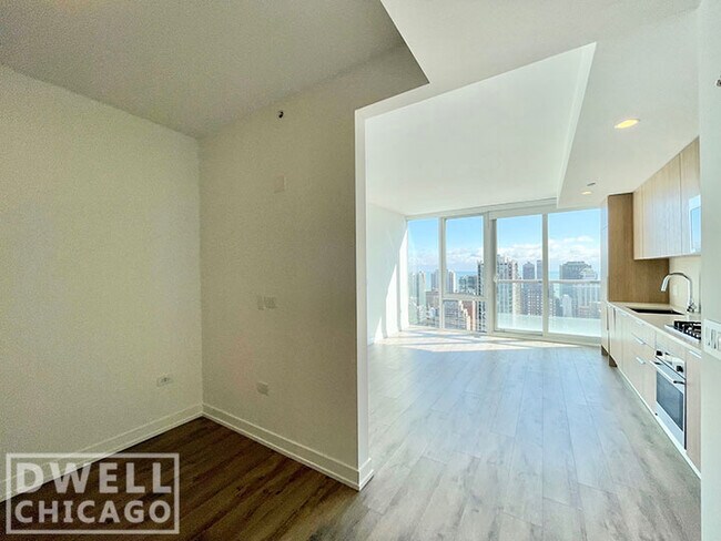 Photo - 1111 N Wells St