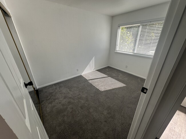 Photo - 995 Paulson Ct Unit 995