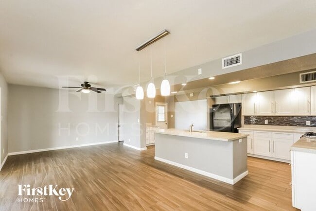 Photo - 2239 W Earll Dr