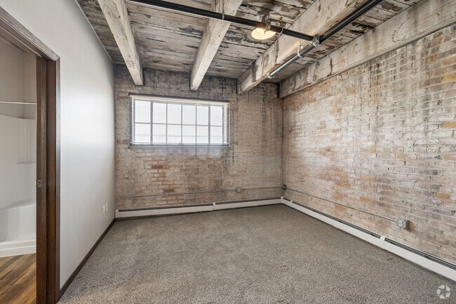 3BR, 2BA - 1,334SF - Primary Bedroom