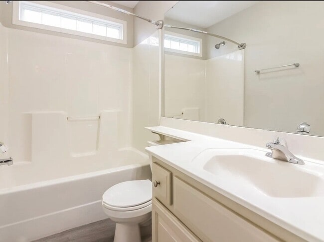 Photo - 401 20th Ave S