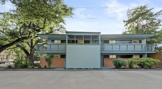 Building Photo - 217 E 12th St Unit 04 Rental