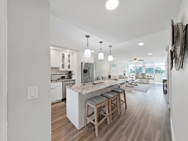 Photo - 2620 Cove Cay Dr Unidad 403