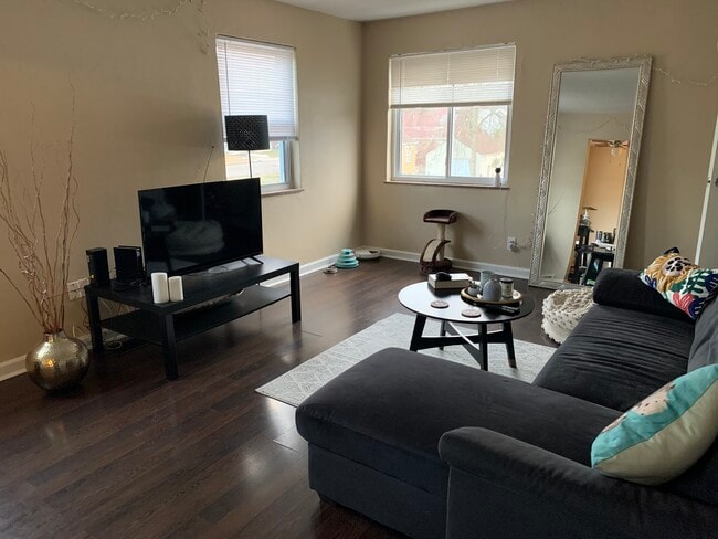 Front room - 437 Claranna Avenue Unit #4