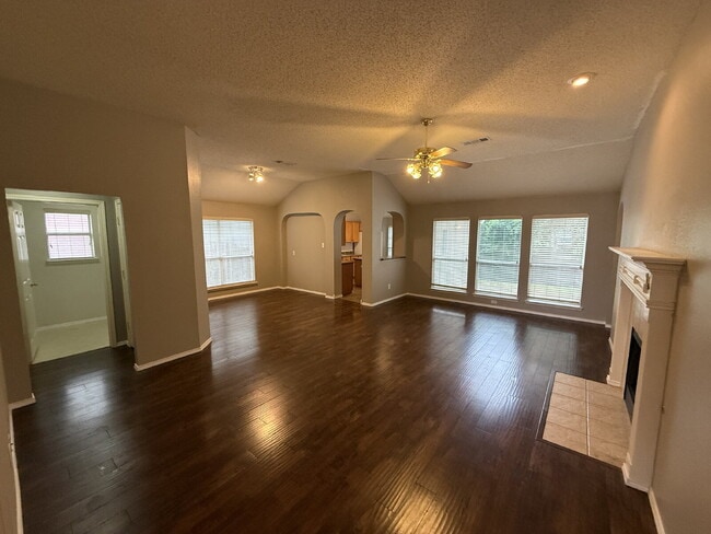 Photo - Charming 3 Bedroom Haven with 2 Full Baths in Fort Worth. Spacious 1748 Sq. Ft. Retreat on Comfor...