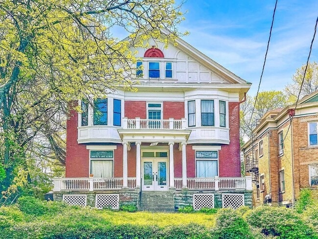 Building Photo - 345 McAlpin Ave Unit 2