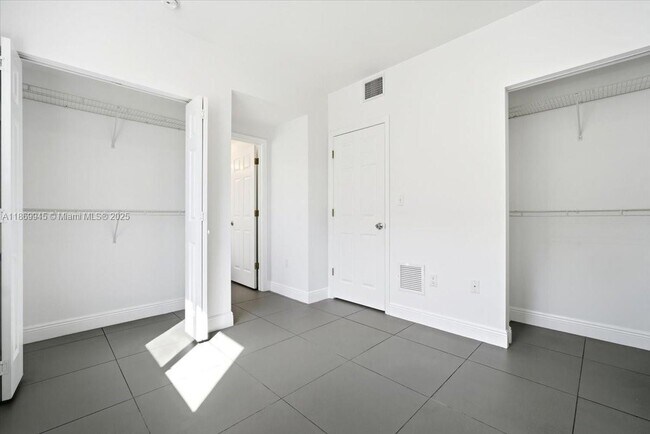 Photo - 541 NW 33rd St Unidad 2