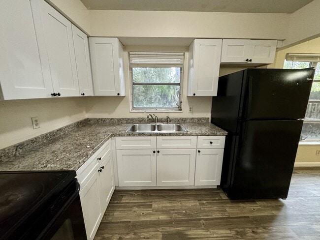 Photo - 1148 Short St