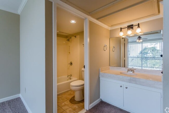 Photo - The Lakewood House Apartments