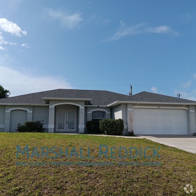 Building Photo - Pool Home 3 Bedroom,with a Den 2 Bath in d...