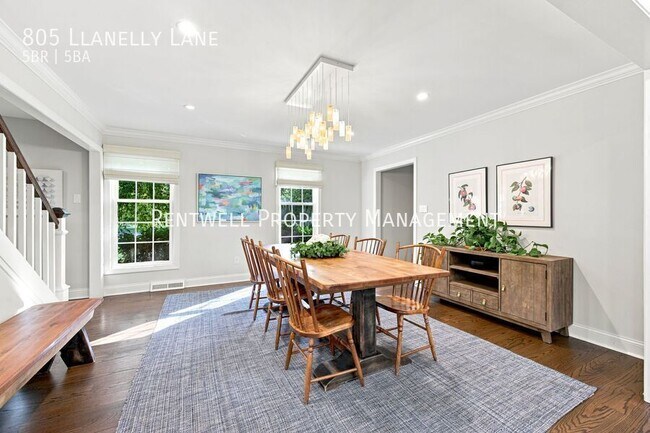 Photo - 805 Llanelly Ln