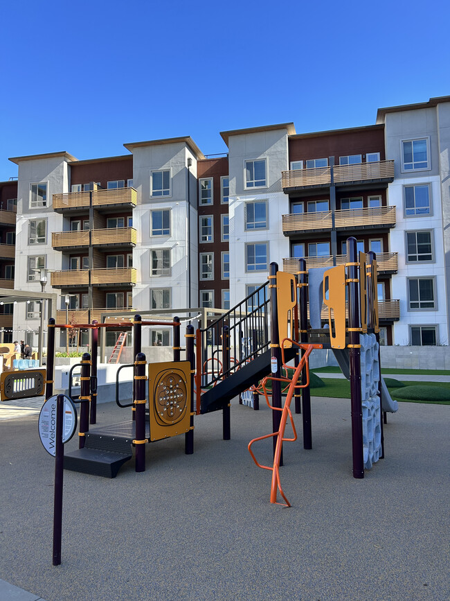 Photo - Blue Oak Square Apartments