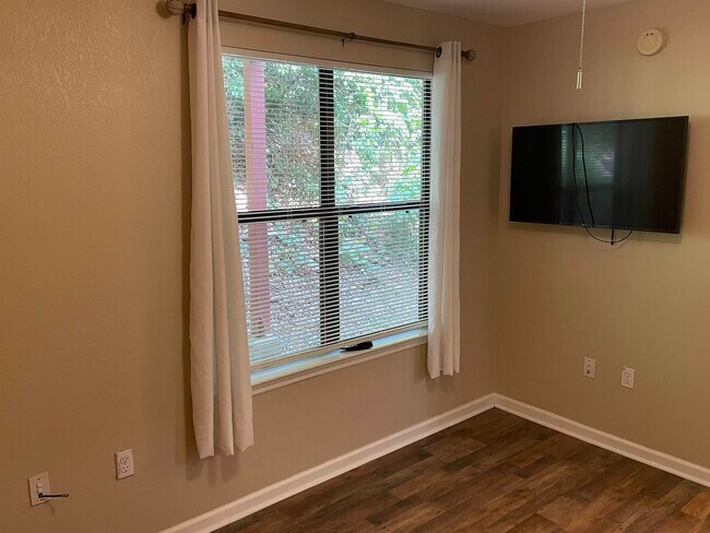Photo - 2310 Timber Oak Ln
