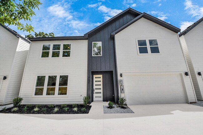 860 Rachel St