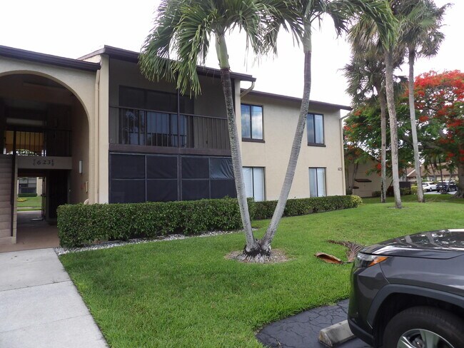 623 Sea Pine Way Unidad D2