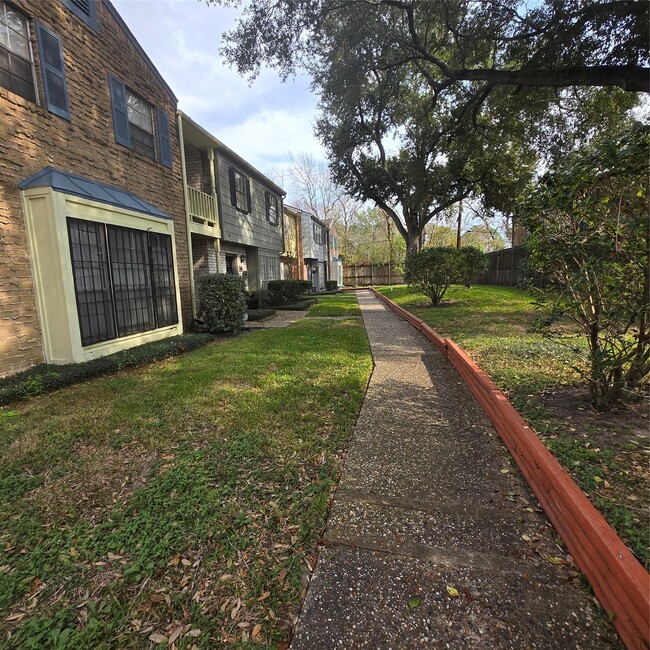 Building Photo - 8355 Nairn St