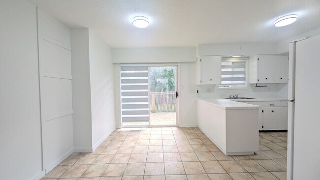 Photo - 46050 Camrose Ave