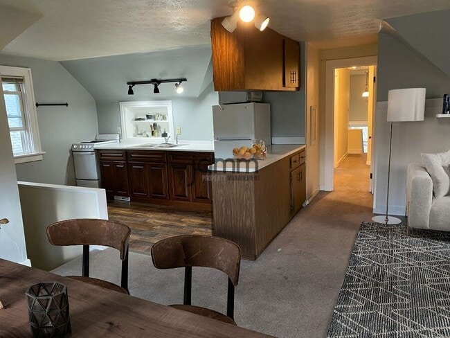 Photo - 1257 W Clifton Blvd