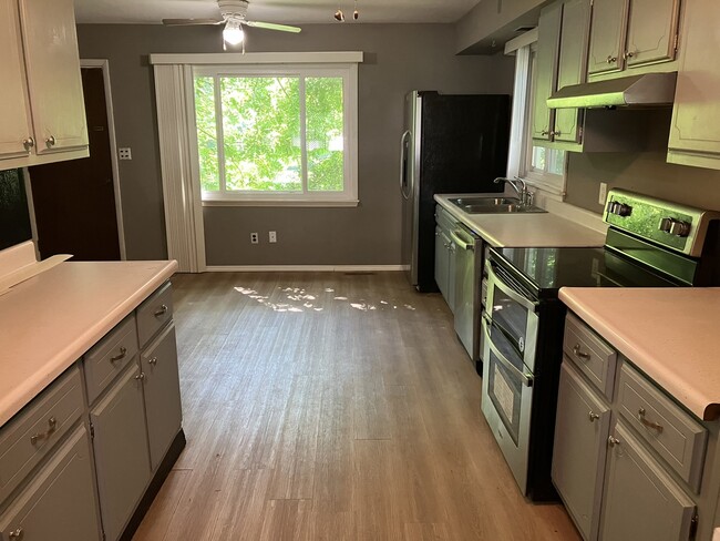 Photo - 513 E Main St