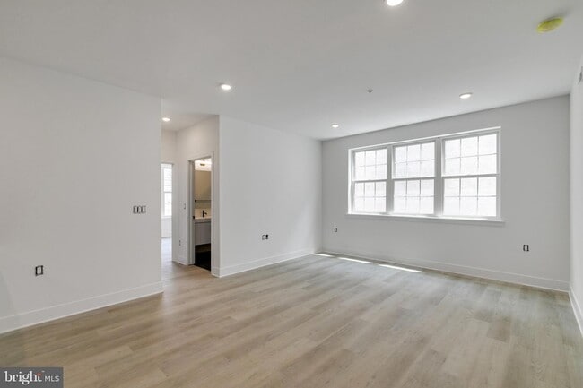 Photo - 3045 Richmond St Unit 303