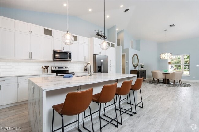 Building Photo - 1511 Whispering Oaks Cir Rental
