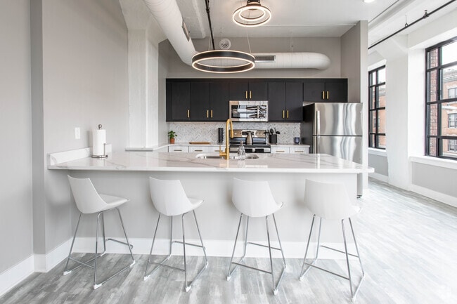 1 Br, 1 Bath - 778 SF