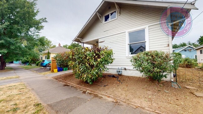 Photo - Prime Location - Hawthorne District / 1904 Hawthorne Charmer!!