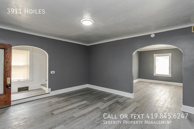 Photo - 3911 Hoiles-