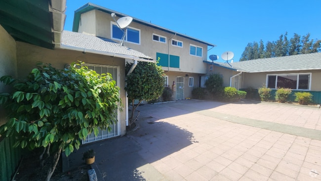 Building Photo - 541-553 Admiral Callaghan Ln Unit 543 Rental