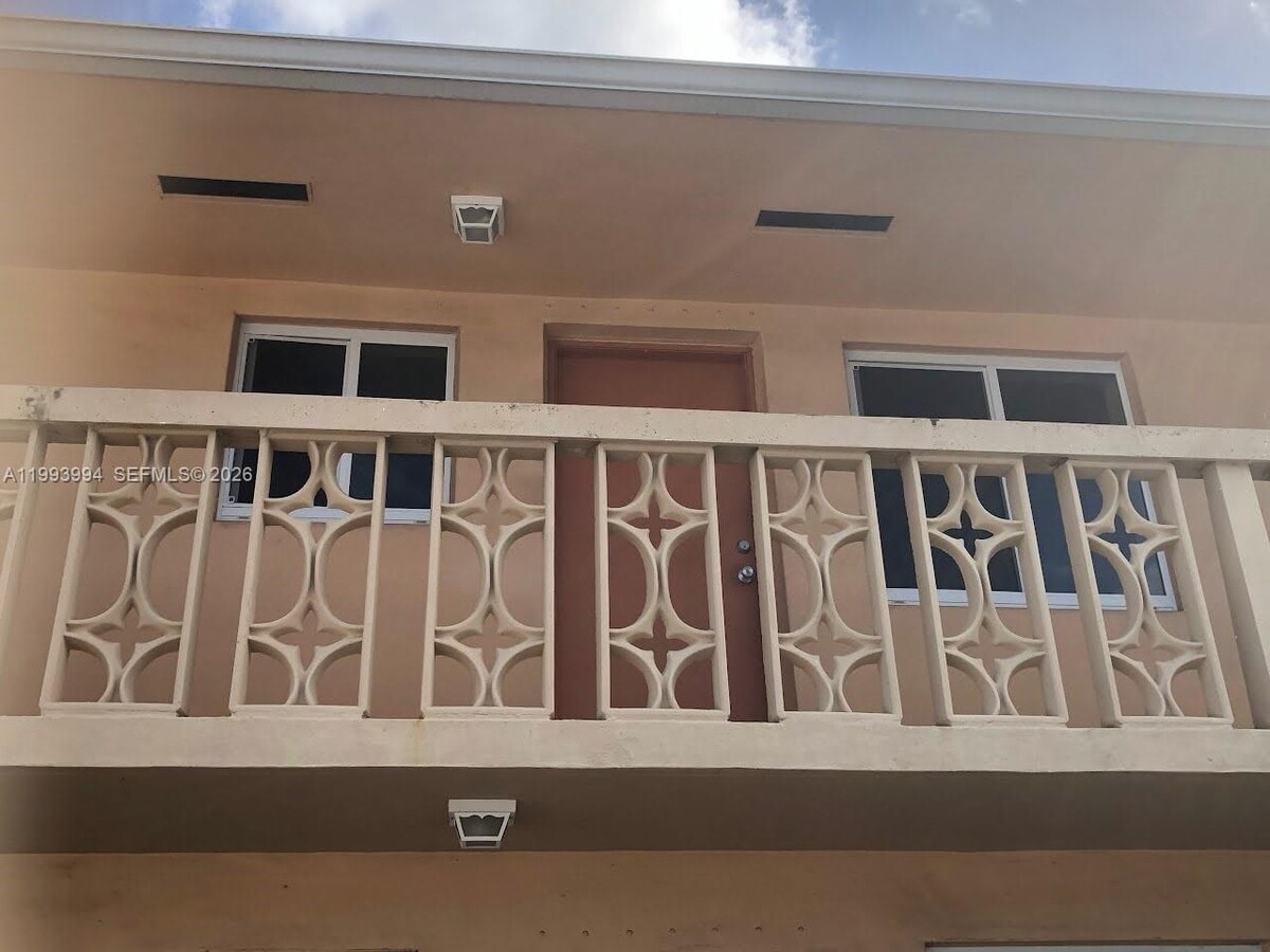 Photo - 1151 W 28th St Unit 9