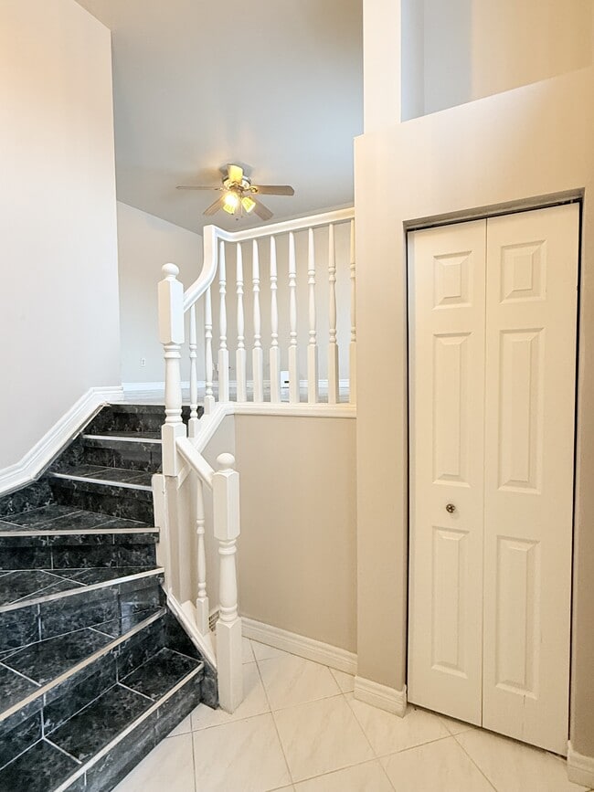 Photo - 800 Cabana Road E