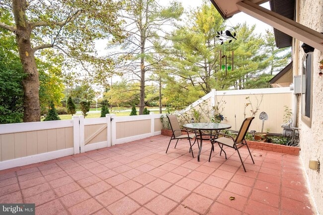 Photo - 29 Hampshire Dr