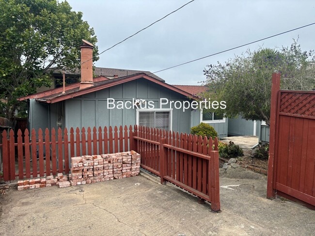 Building Photo - Wonderful two-bedroom unit in Monterey