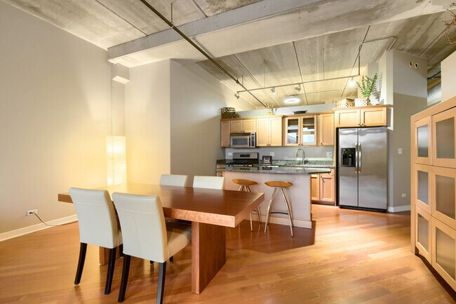 Photo - 811 W 15th Pl Unit 303